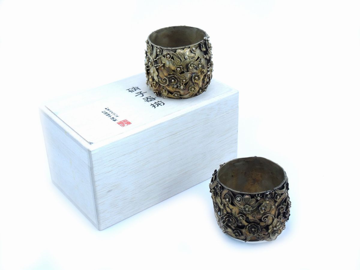 Coppia di Bracciali Orientali in Metallo Dorato