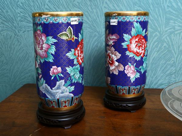 Coppia di vasi a cilindro in smalto cloisonné