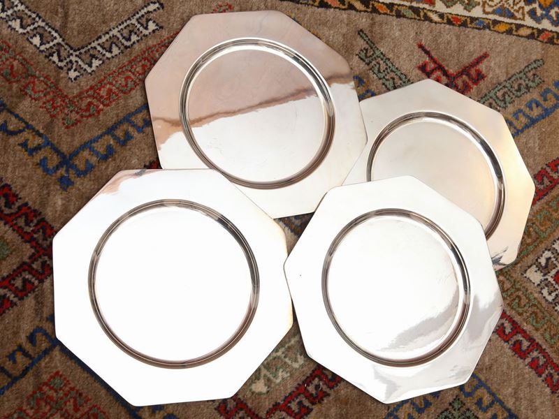 Serie di Dodici Sottopiatti in Argento