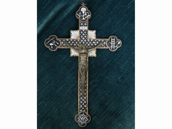 Crucifix in metal and cloisonné enamels