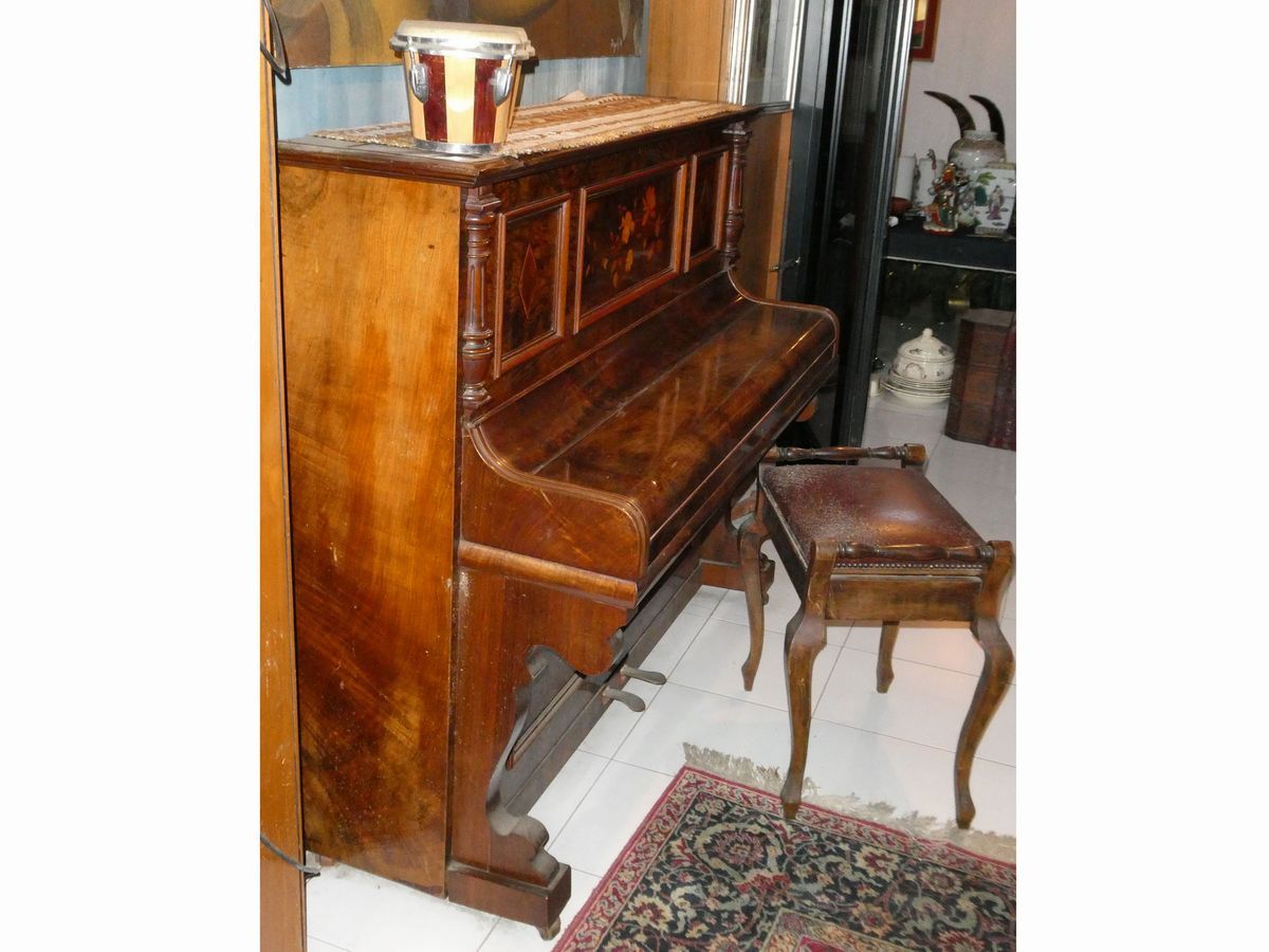 Pianoforte Verticale Hermann in Radica di Noce