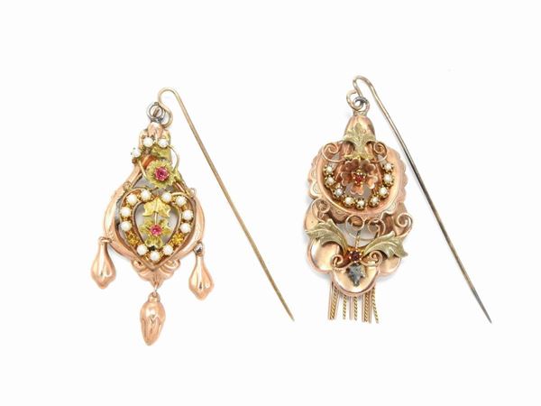 Two low alloy pink and yellow gold Bourbon brooches with micro-pearls and glasses