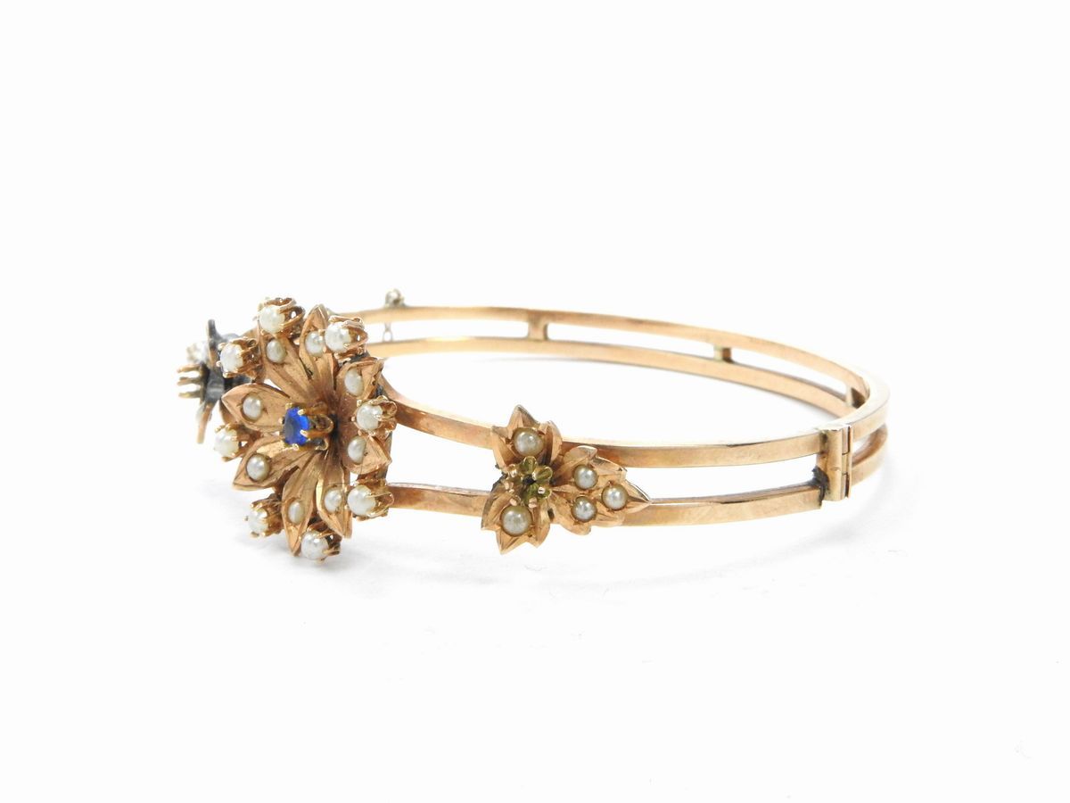 Bracciale Rigido Borbonico in Oro Rosaa Basso Titolo con Microperle e Vetro Blu