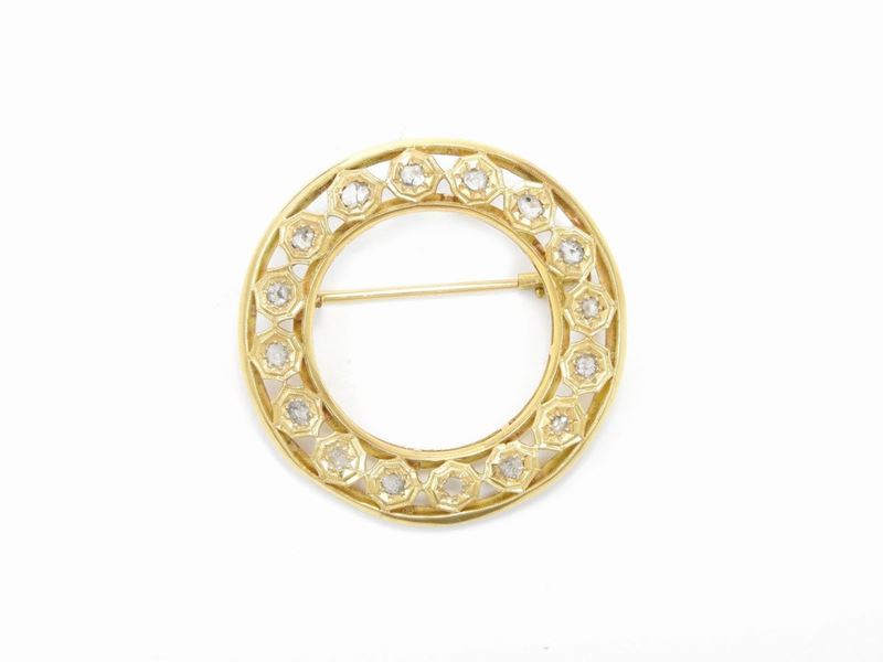 Spilla Circolare in Oro Giallo con Diamanti