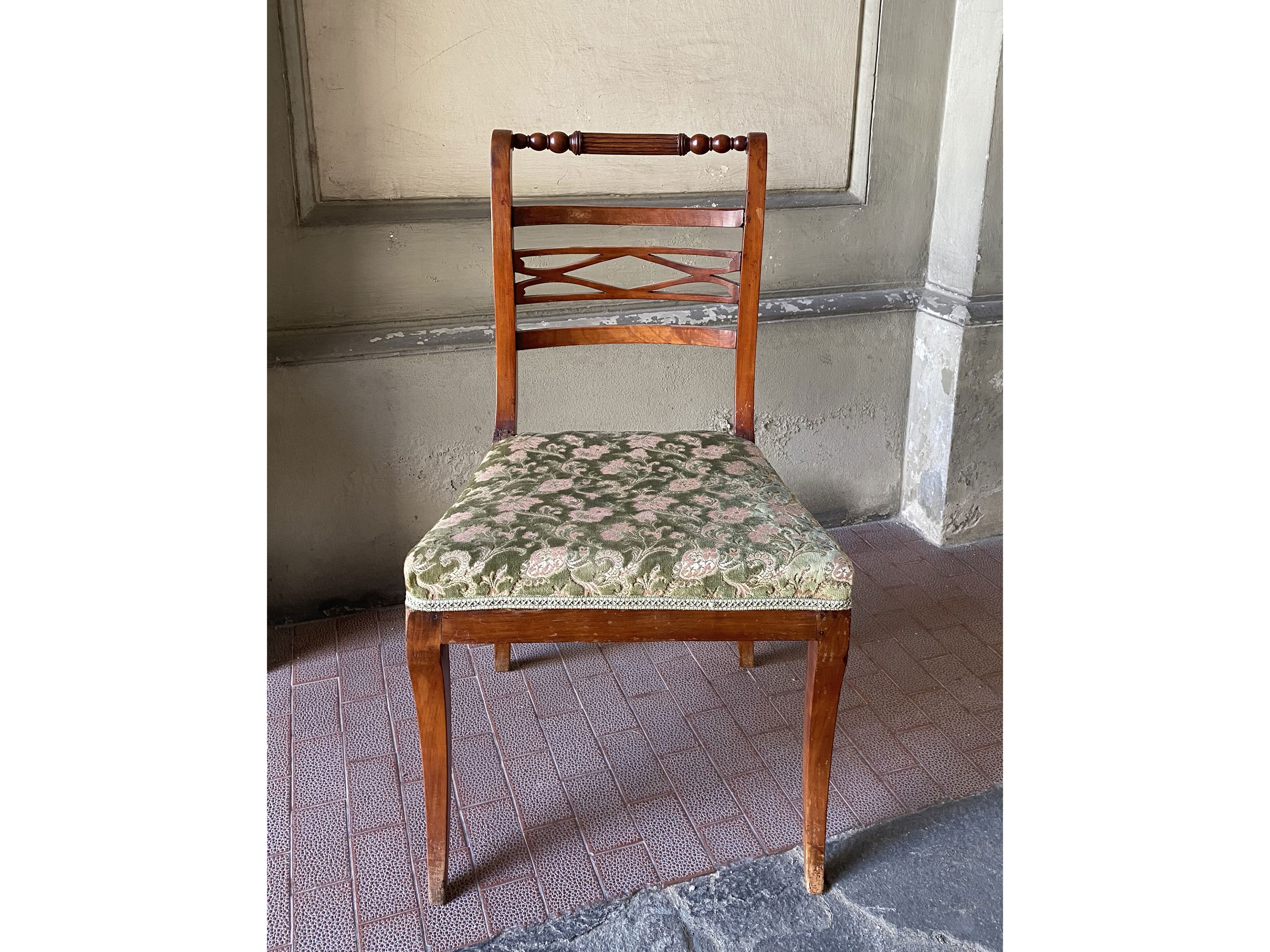 Serie di quattro sedie in ciliegio