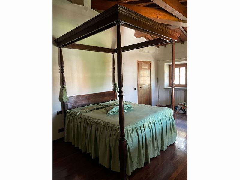 Letto Matrimoniale a Baldacchino in Noce