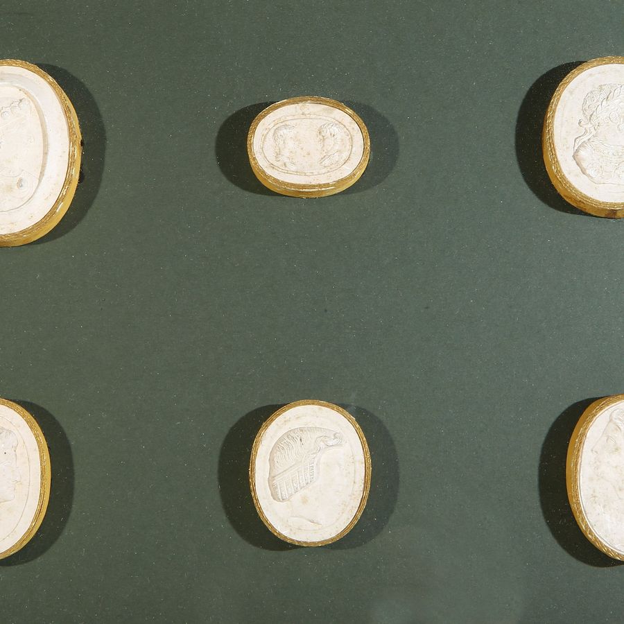 Collezione di Sei Cammei in Gesso