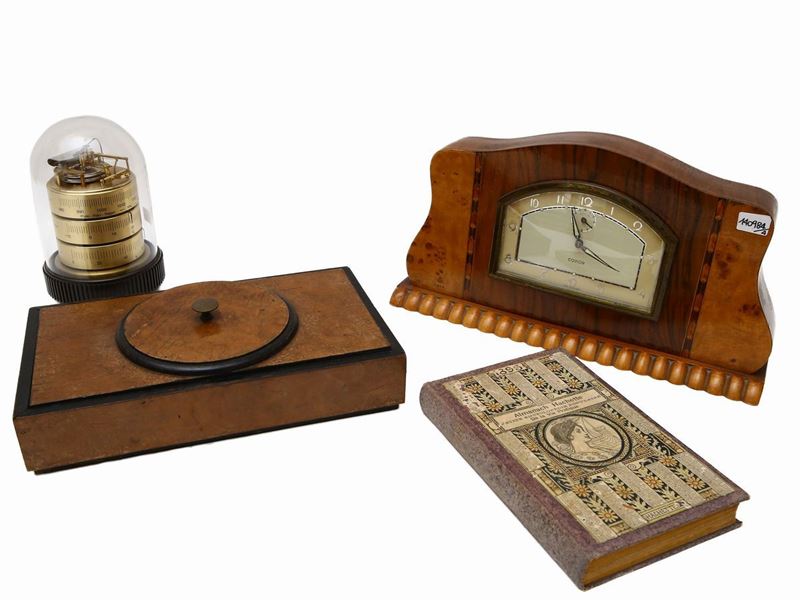 Lotto di Accessori da Scivania