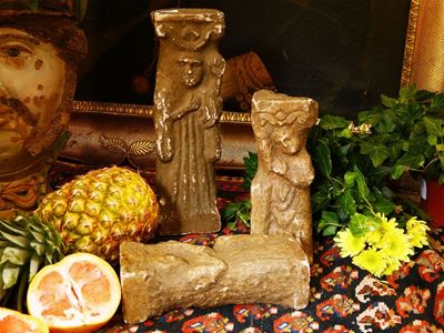 Tre Frammenti in Pietra Raffiguranti Figure Allegoriche