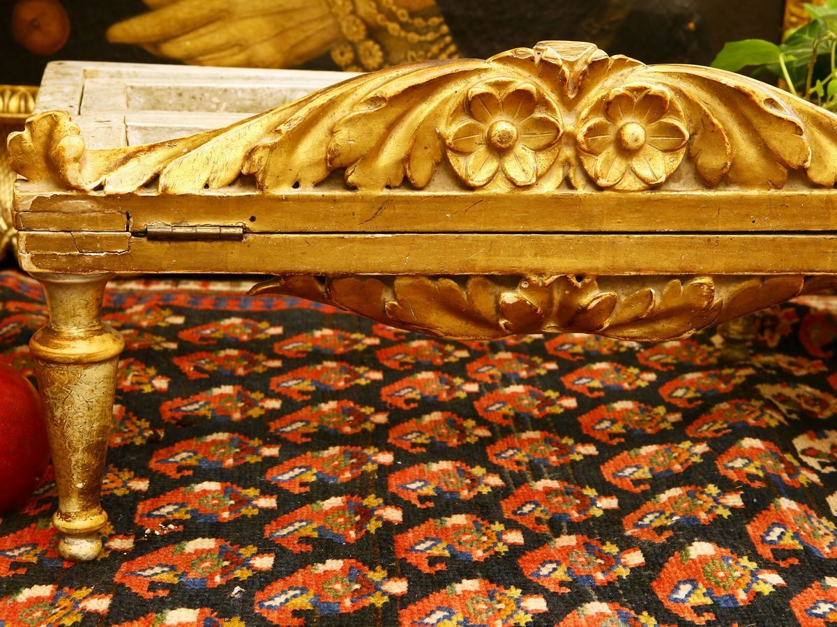 Leggìo in Legno Laccato e Lumeggiato in Oro