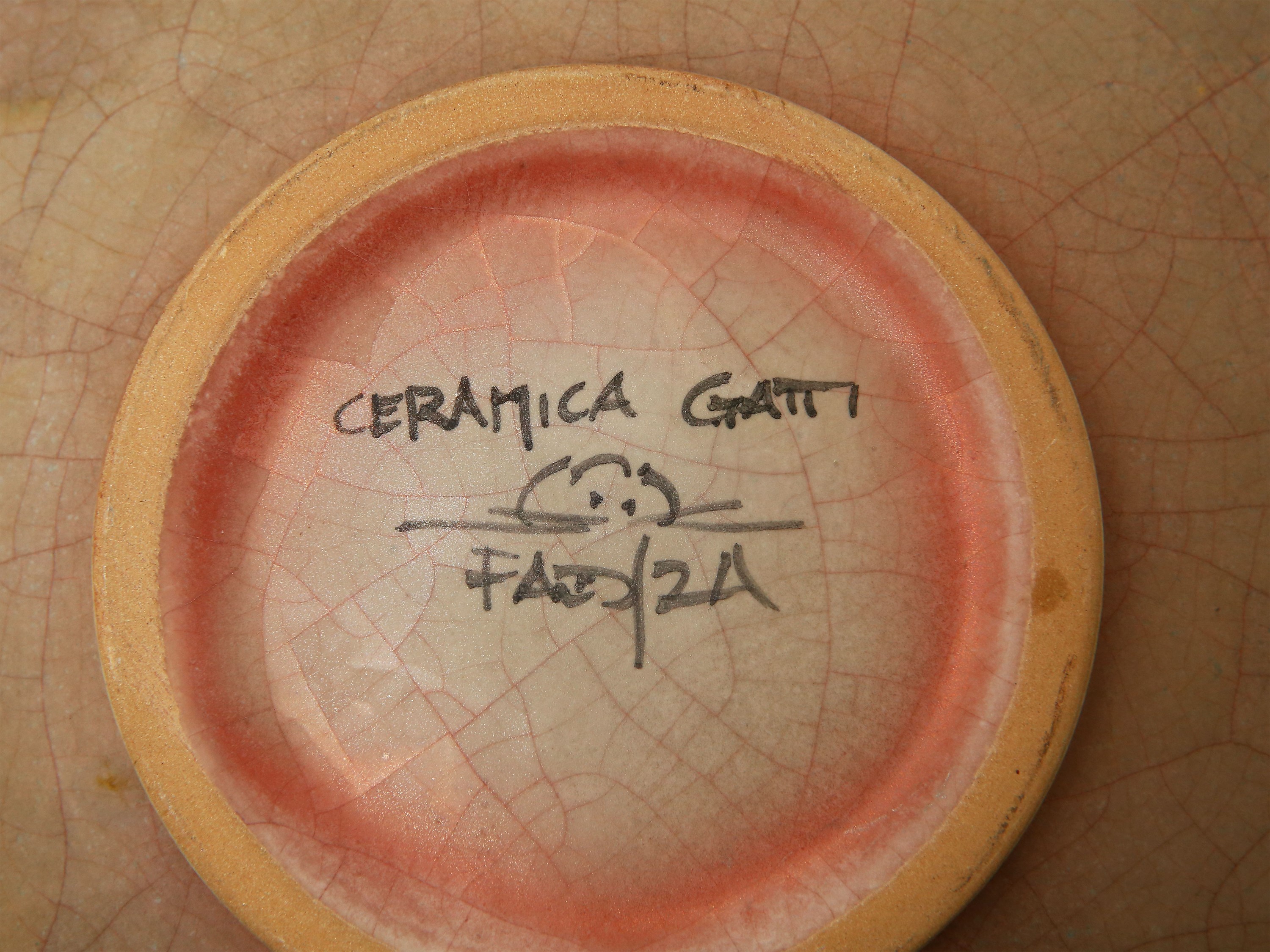 Piatto in Ceramica Smaltata a Lustro, Gatti