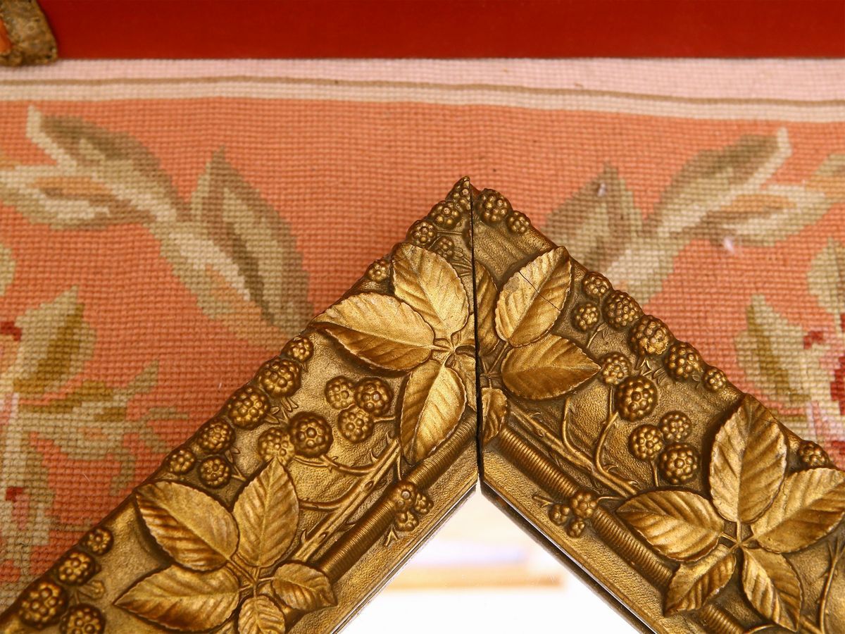 Cornice in Pastiglia Dorata