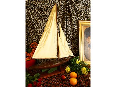 Modellino di Yacht a Vela D'epoca