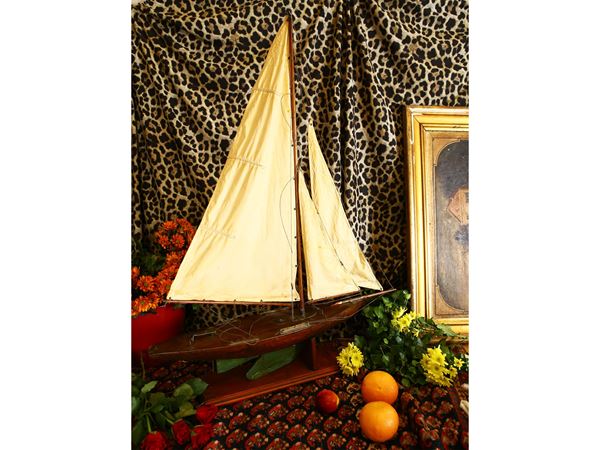 Modellino di yacht a vela d'epoca  - Asta La Collezione privata di Carlo e Mirella Panarello - Maison Bibelot - Casa d'Aste Firenze - Milano