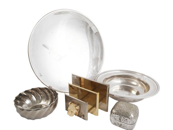 Assortment of silver metal accessories