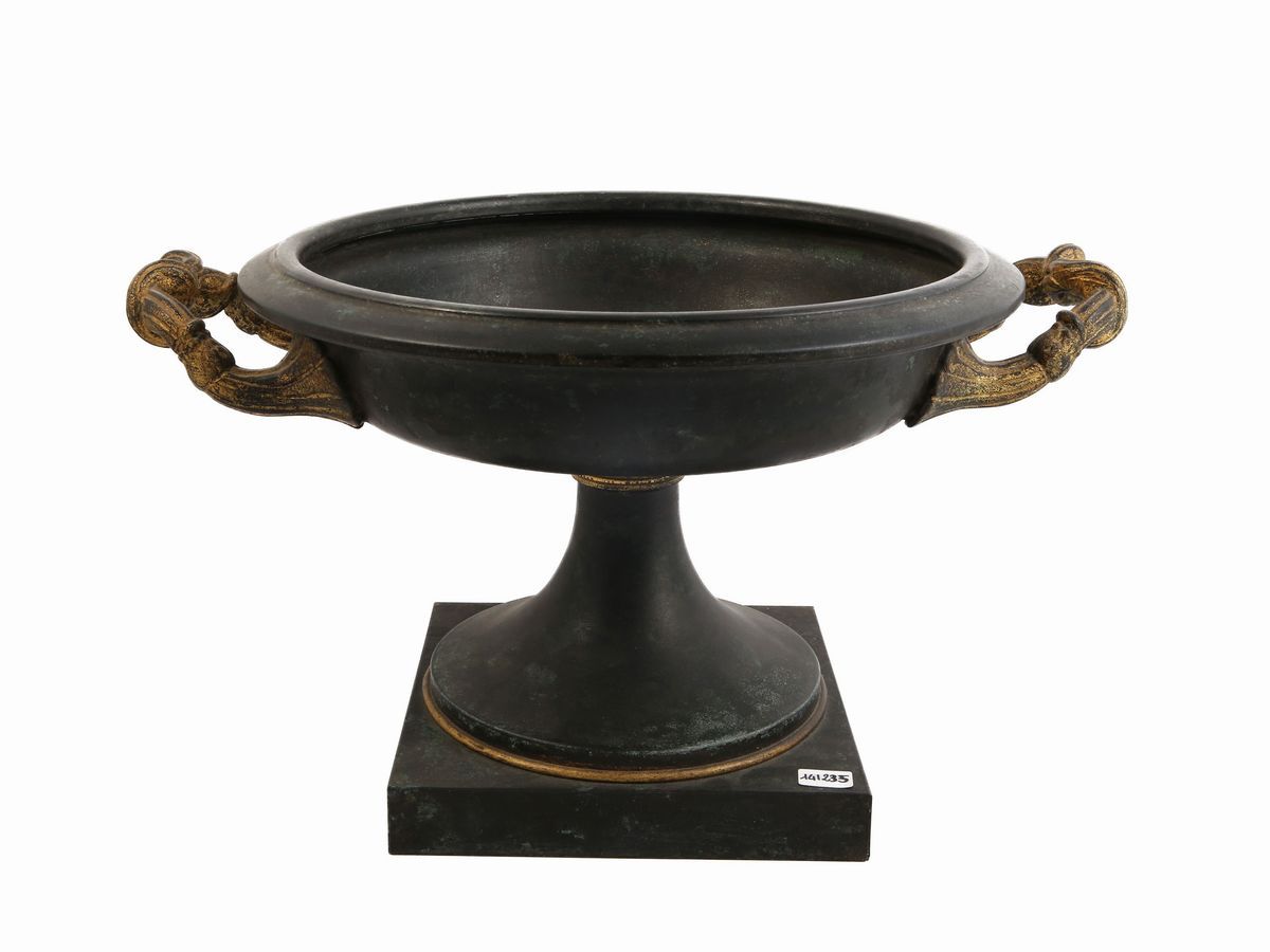 Grande Coppa in Metallo Patinato Ad Imitazione del Bronzo