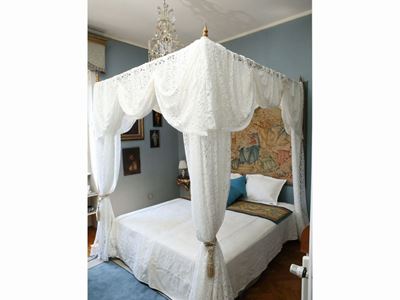 Letto Matrimoniale a Baldacchino