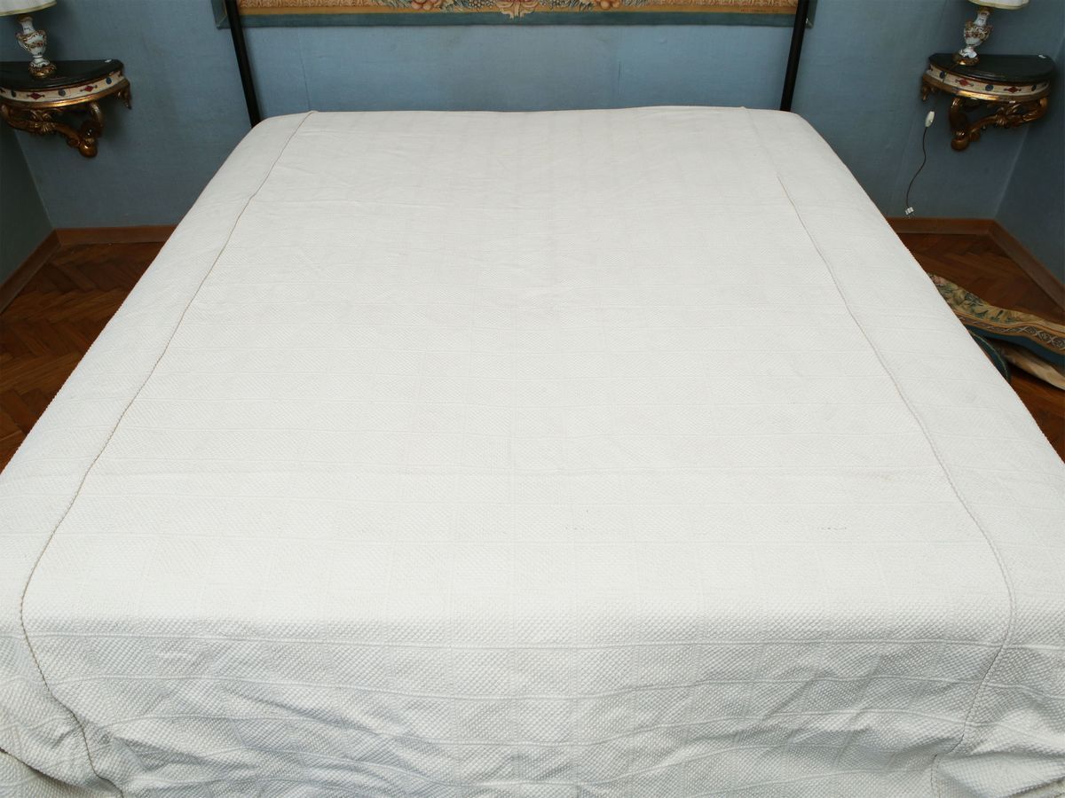 Letto Matrimoniale a Baldacchino
