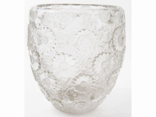 Lalique vase with Paquerettes decoration