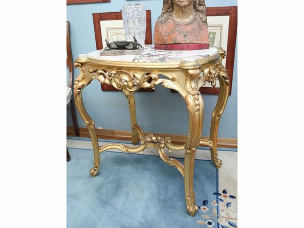Tavolino da centro in legno intagliato e dorato
