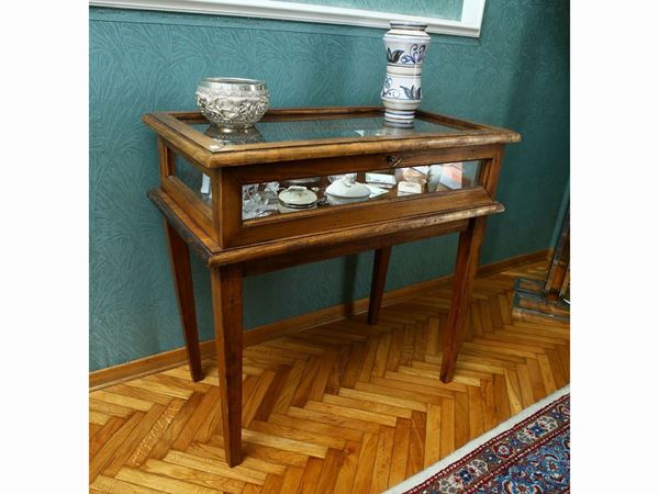 Tavolino teca in legno tenero  - Asta House Sale: La casa fiorentina di un collezionista - Maison Bibelot - Casa d'Aste Firenze - Milano