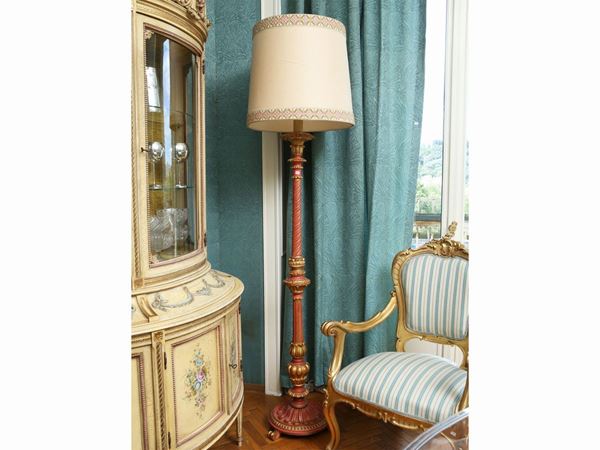 Large torch in lacquered and gilded wood