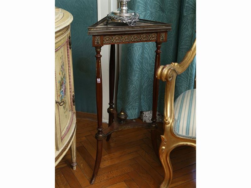 Gueridon in Legno Tenero
