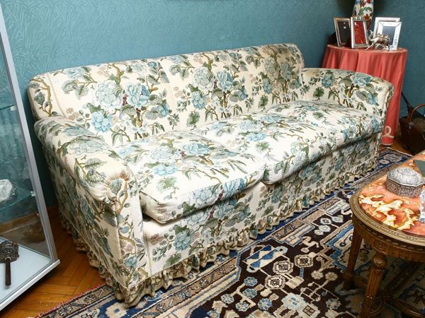 Upholstered three-seater sofa  - Auction The collector's florentine house - Maison Bibelot - Casa d'Aste Firenze - Milano
