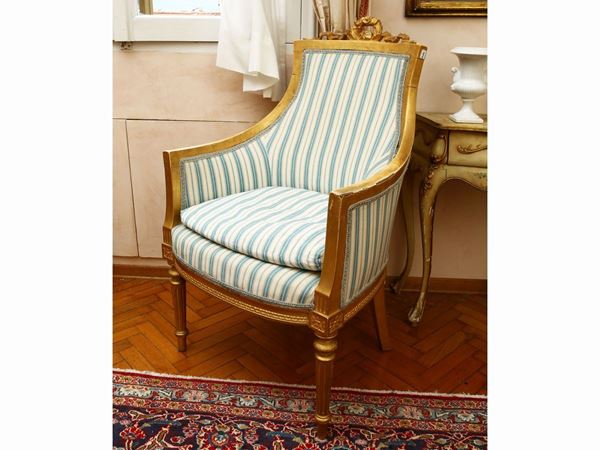 Poltroncina in legno intagliato e dorato