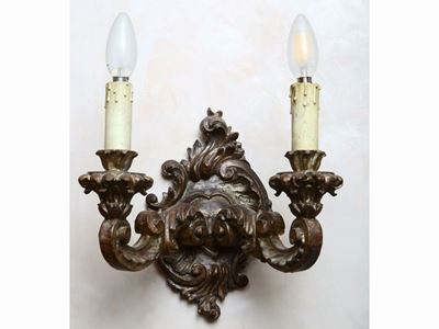Serie di Tre Appliques in Legno Intagliato e Argentato