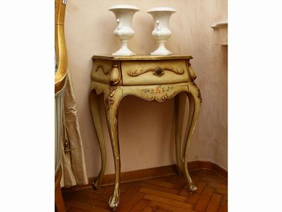 Coppia di Comodini in Legno Laccato