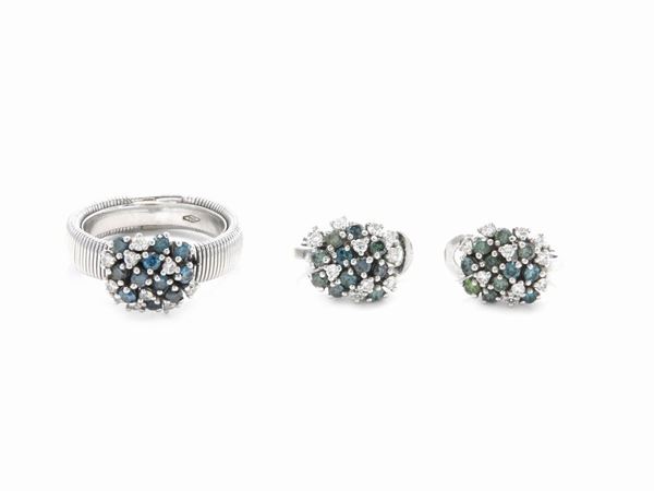 Demi parure anello e orecchini in oro bianco con diamanti incolori e fancy colour