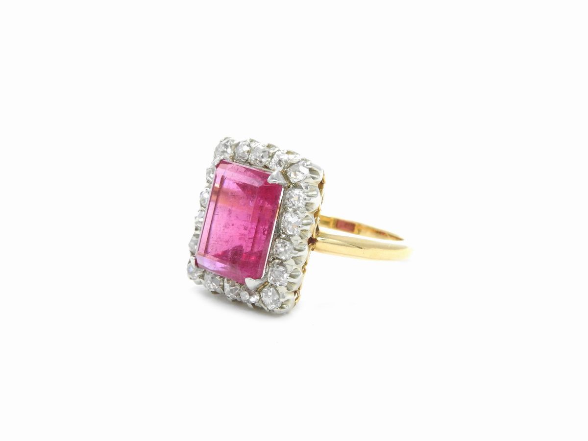 Anello in Oro Bianco e Giallo con Diamanti e Tormalina Rosa