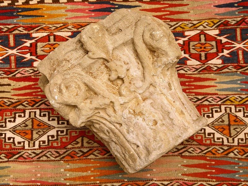 Coppia di Capitelli in Pietra