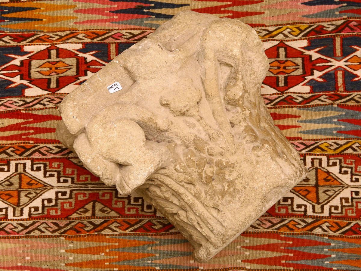 Coppia di Capitelli in Pietra