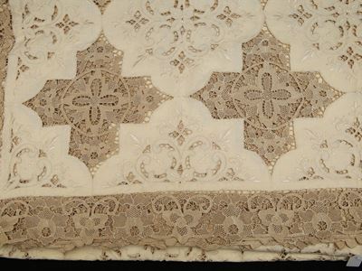 Tovaglia in Lino e Cotone Ricamata a Mano