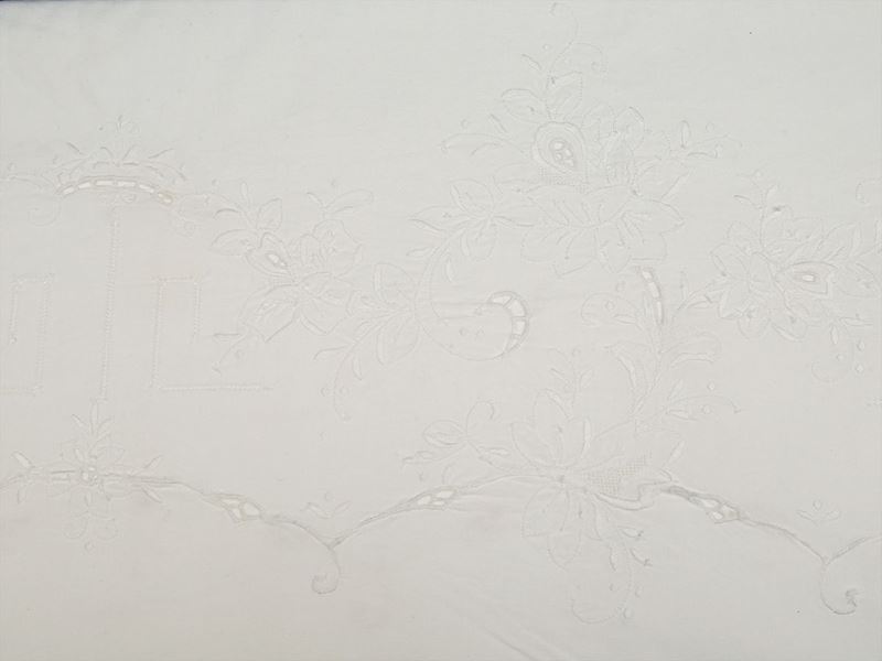 Tovaglia in Lino Bianco Ricamata