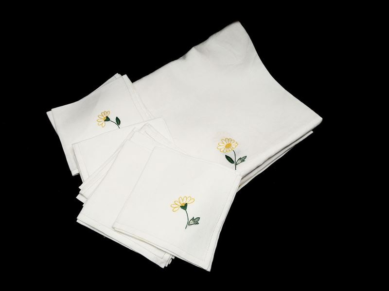Tovaglia in Lino Bianco Ricamata