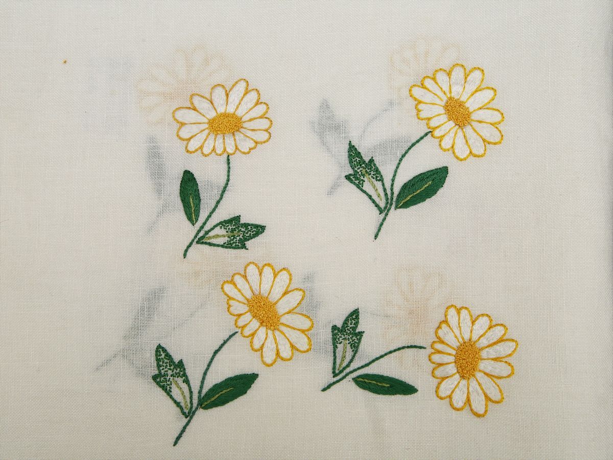 Tovaglia in Lino Bianco Ricamata