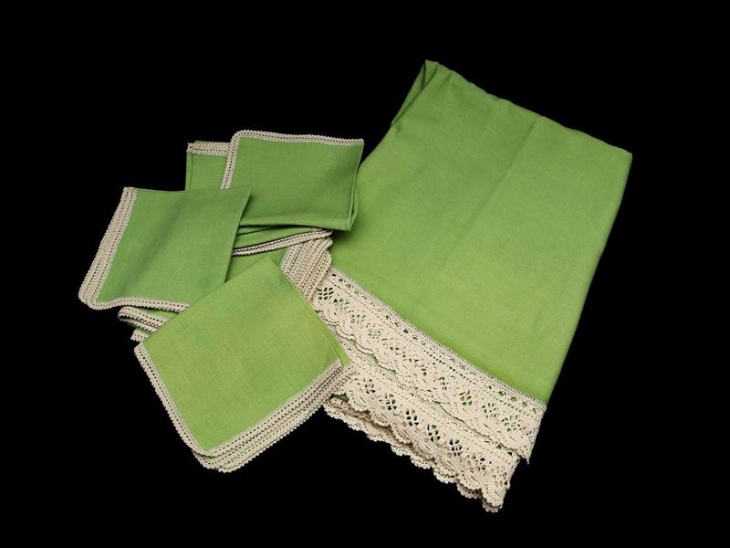 Tovaglia Ovale in Lino Verde