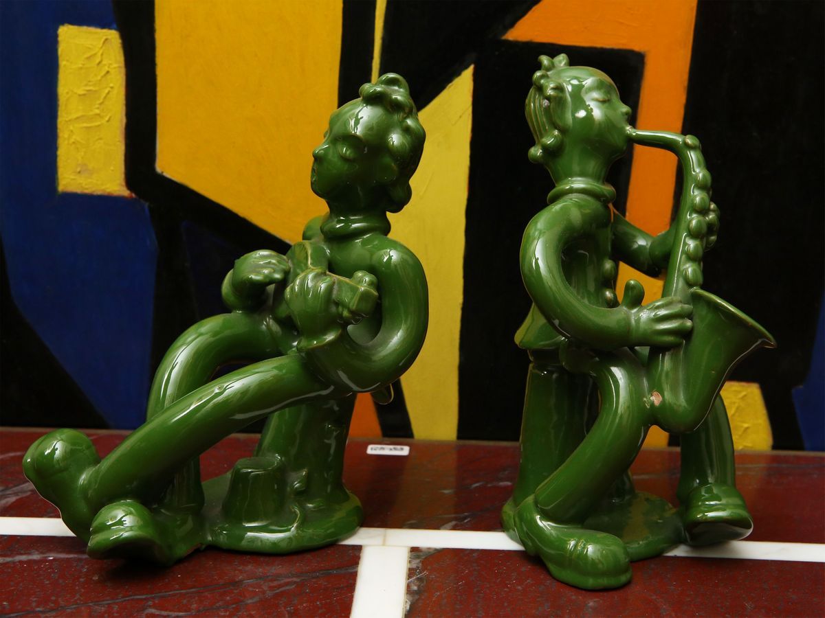 Coppia di Suonatori in Ceramica Verde Smaltata, Manifattura di Signa