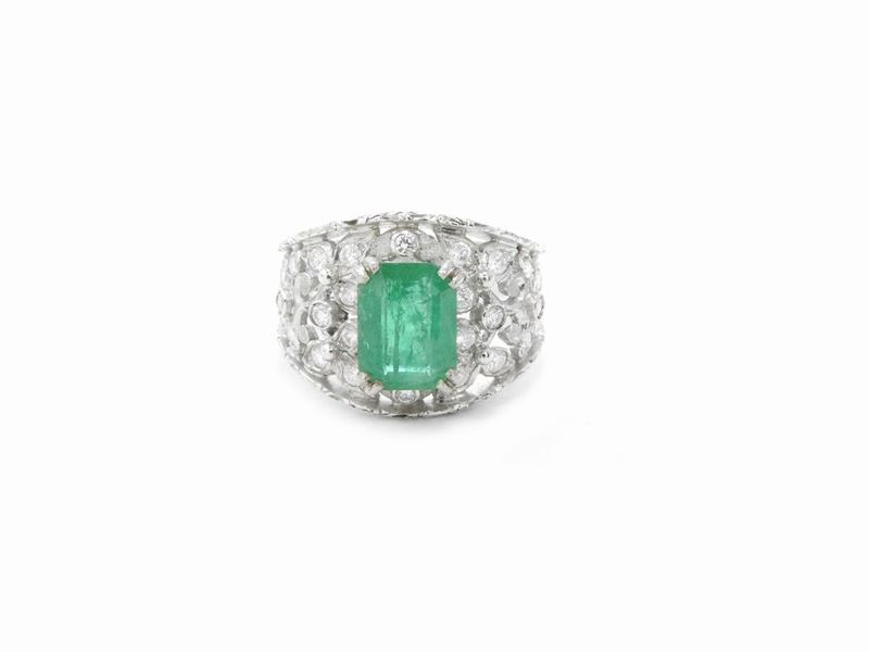 Anello a Fascia Marcello Minotto in Oro Bianco con Diamanti e Smeraldo