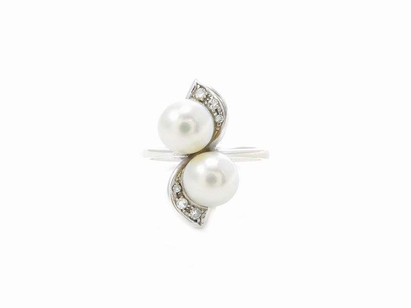 Anello in Oro Bianco con Diamanti e Perle Coltivate