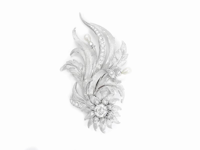 Spilla Marcello Minotto in Oro Bianco con Diamanti e Perle Coltivate Barocche