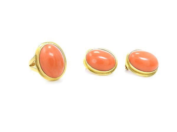 Yellow gold demi paure ring and earrings with orange pink coral
