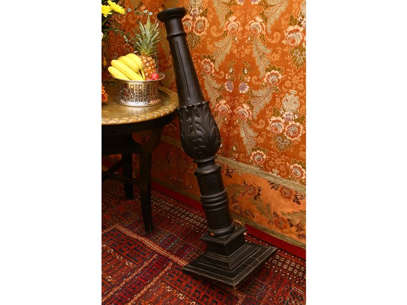 Colonna Portavasi in Legno Ebanizzato