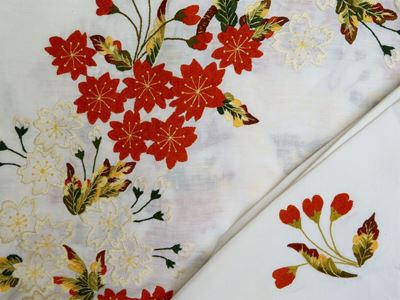 Tovaglia Ovale in Lino Bianco Ricamata