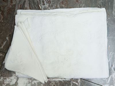 Tovaglia in Lino Bianco Ricamata