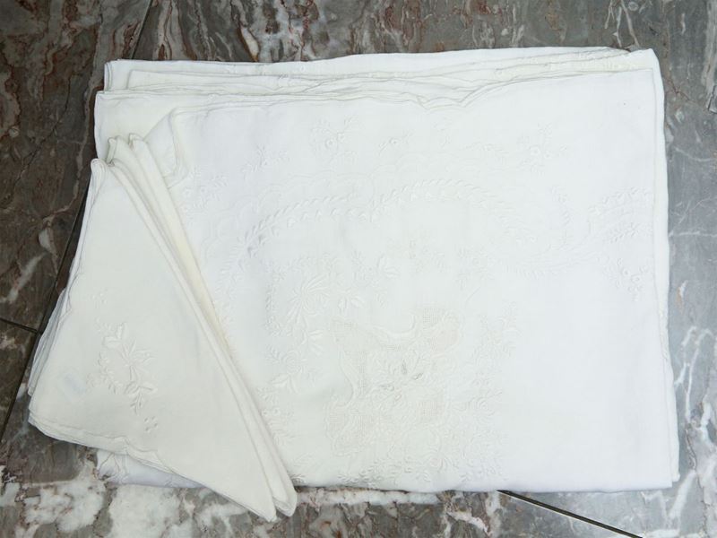 Tovaglia in Lino Bianco Ricamata