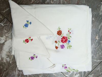 Tovaglia in Lino Bianco Ricamata